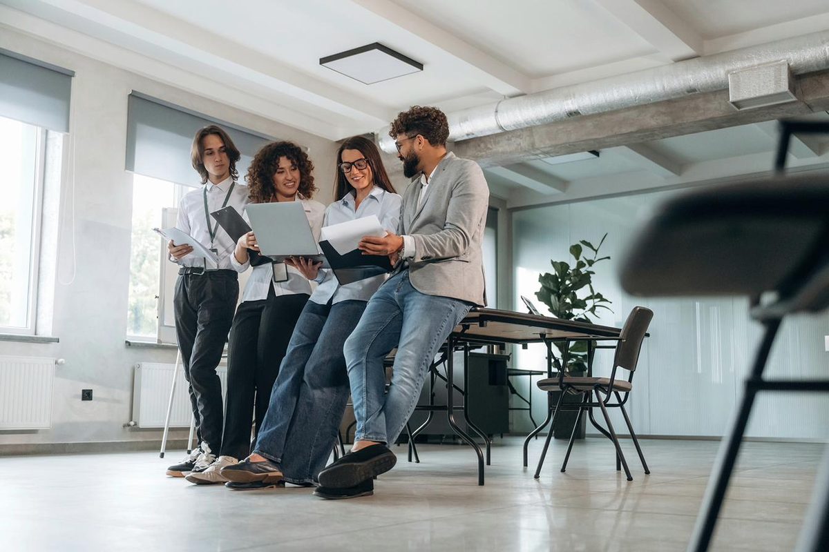Equipe em reunião de gestão