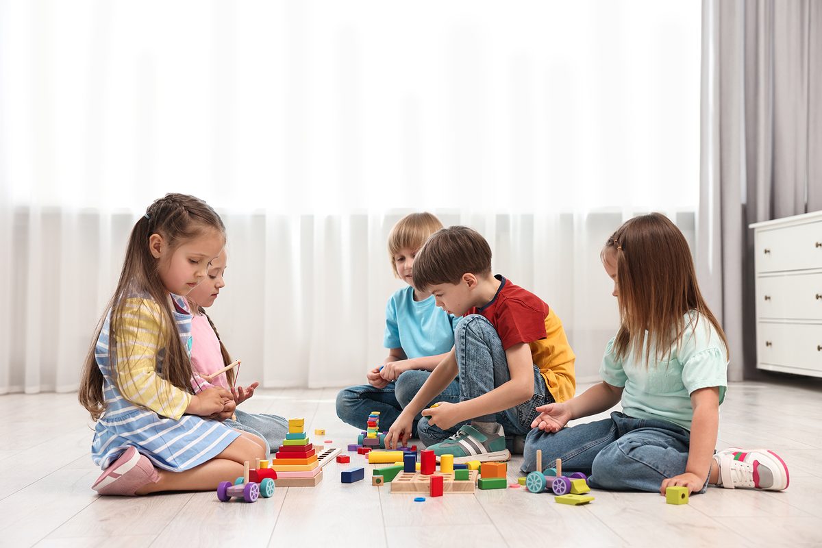 Família feliz no condomínio